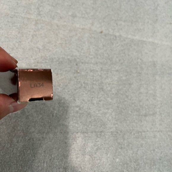 Hourglass Vanish Airbrush Concealer Cream 1.5 - [6ml] - Picture 6 of 9